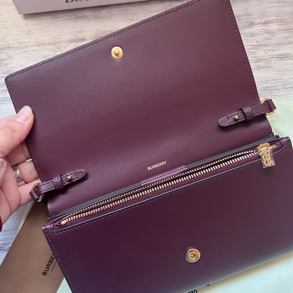 FINAL SALE💐BURBERRY logo leather crossbody bag ❤️ - Picture 3 of 16